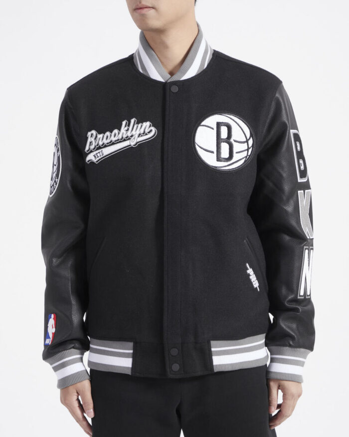Chaqueta Pro Standard 'Brooklyn Nets Script Tail'
